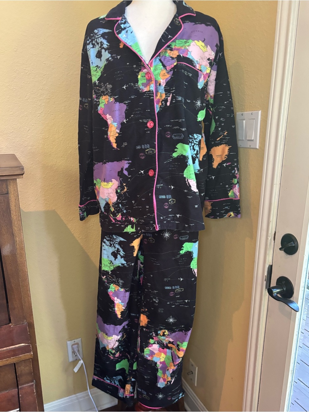 BedHead vintage Black World Map Pajama Set with Multicolor Print. Medium - Picture 4 of 16
